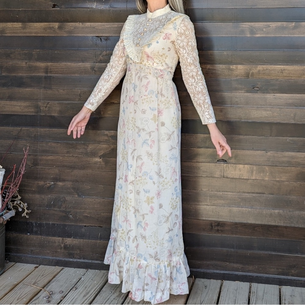 Vintage Regal Era Prairie Floral Lace Empire Waist Cottagecore Cosplay Maxi